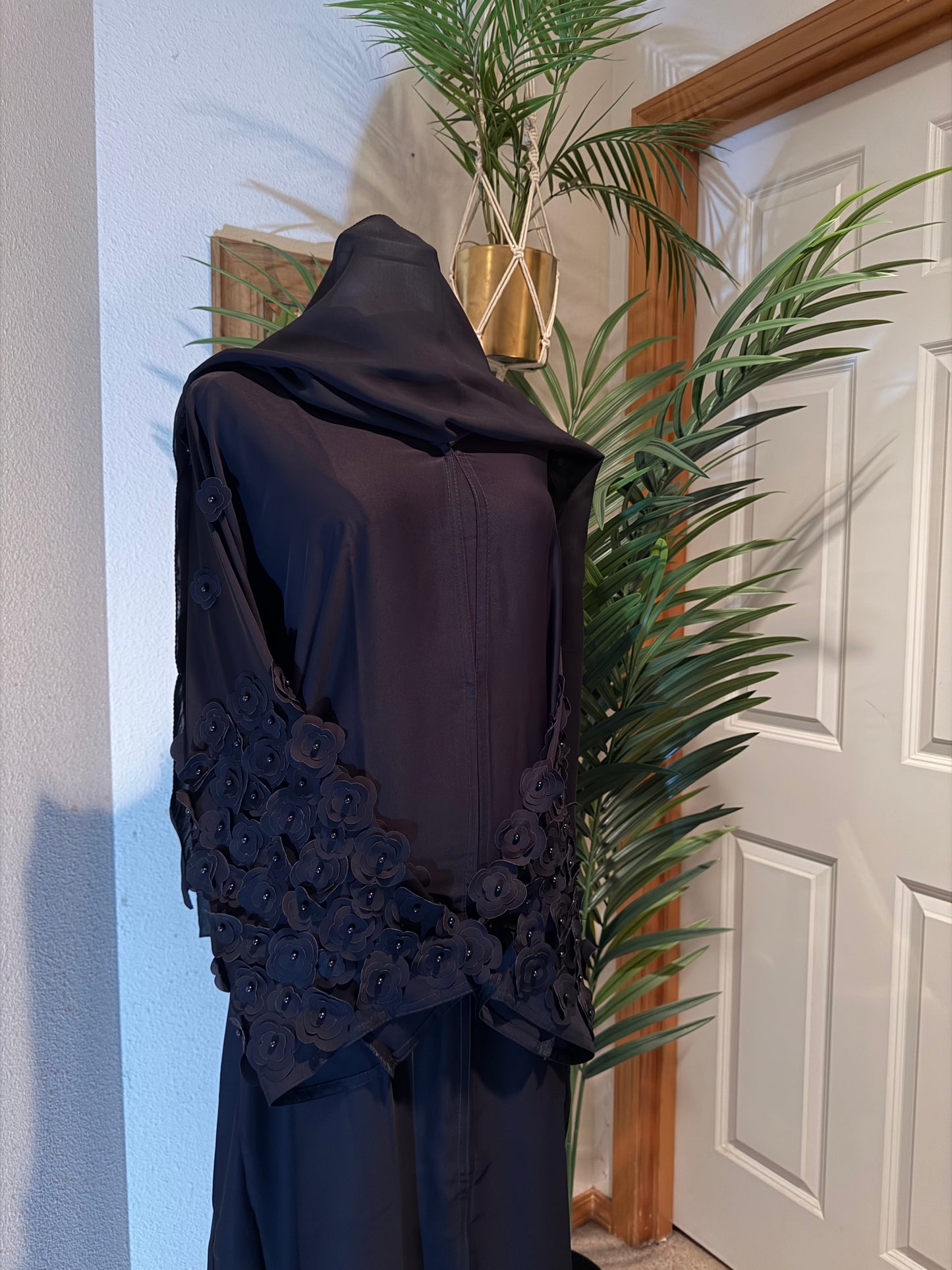 Relah Abaya: Floral Sleeve Detail