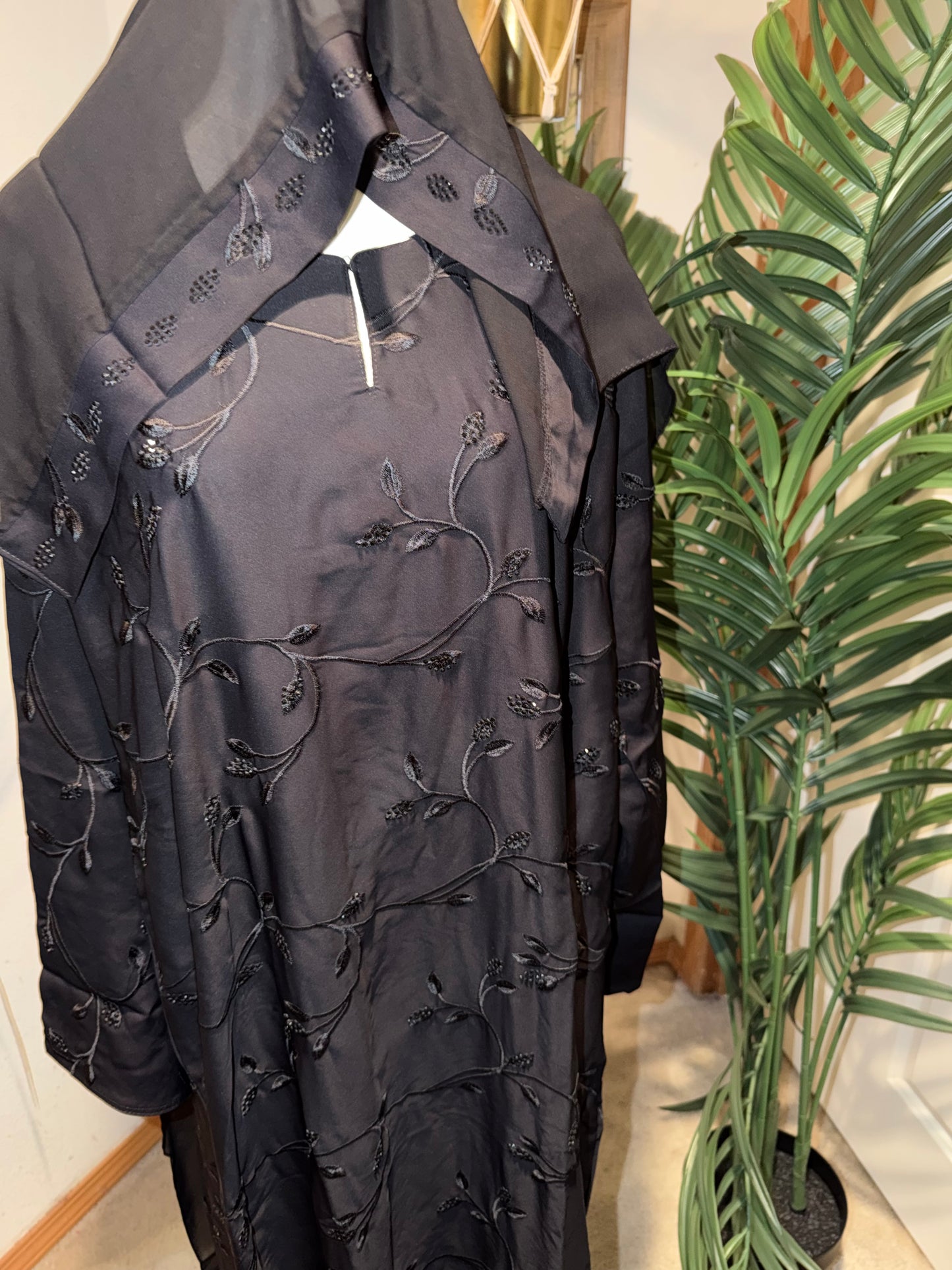 Al Shamirah: Black Closed Abaya