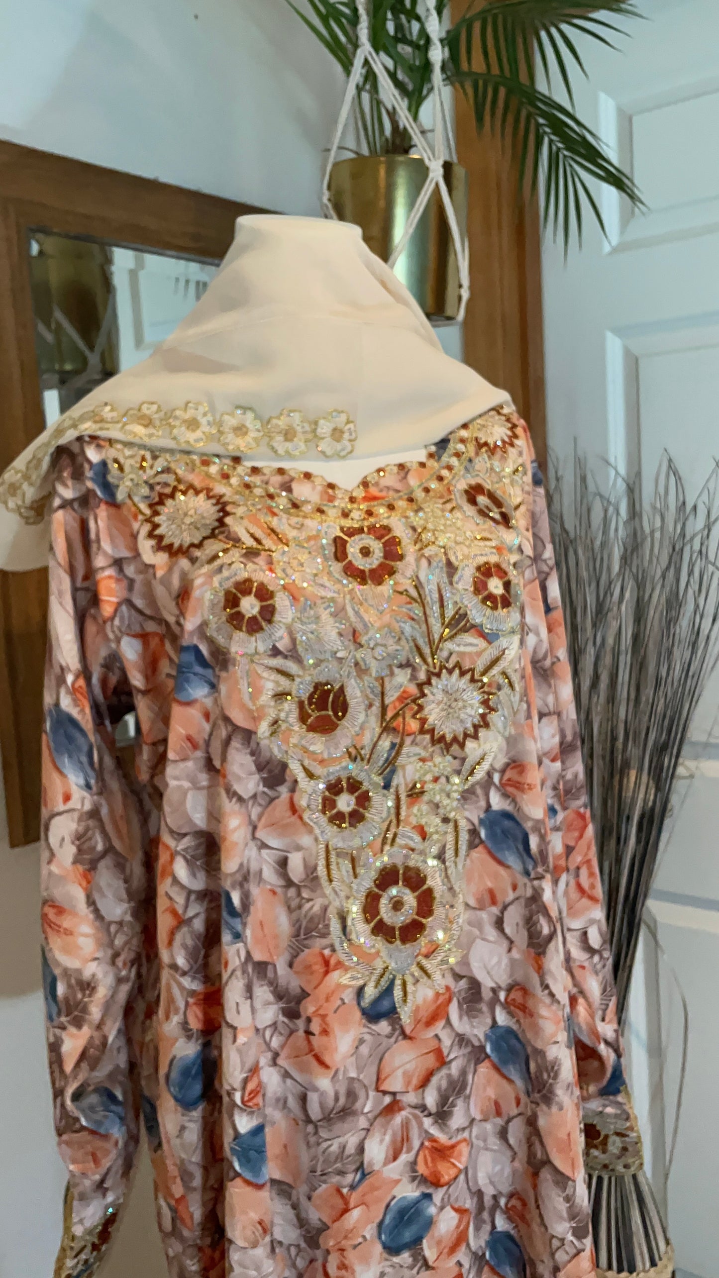 Afana Mukhawar- Beige orange