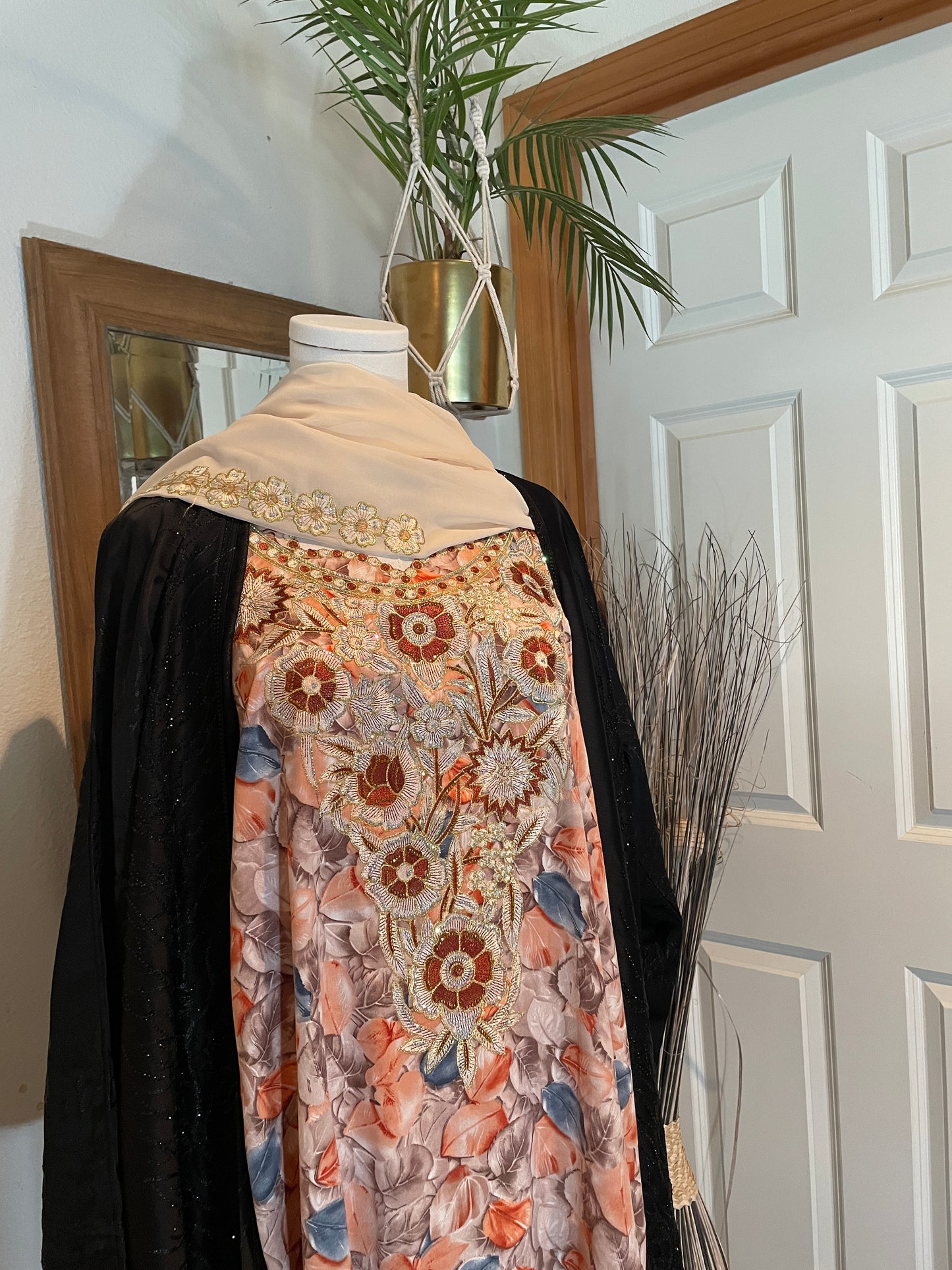 Afana Mukhawar- Beige orange