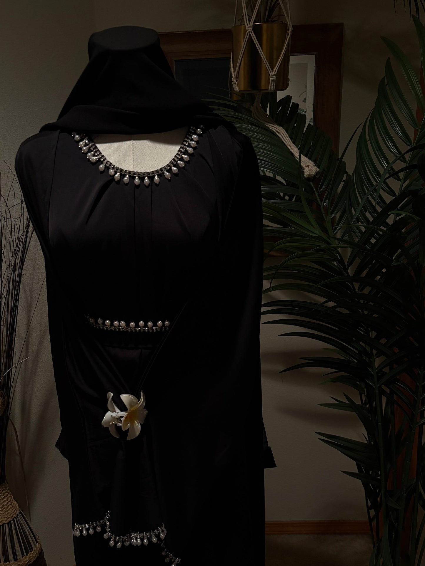 Elora Pearl Abaya: Black shade