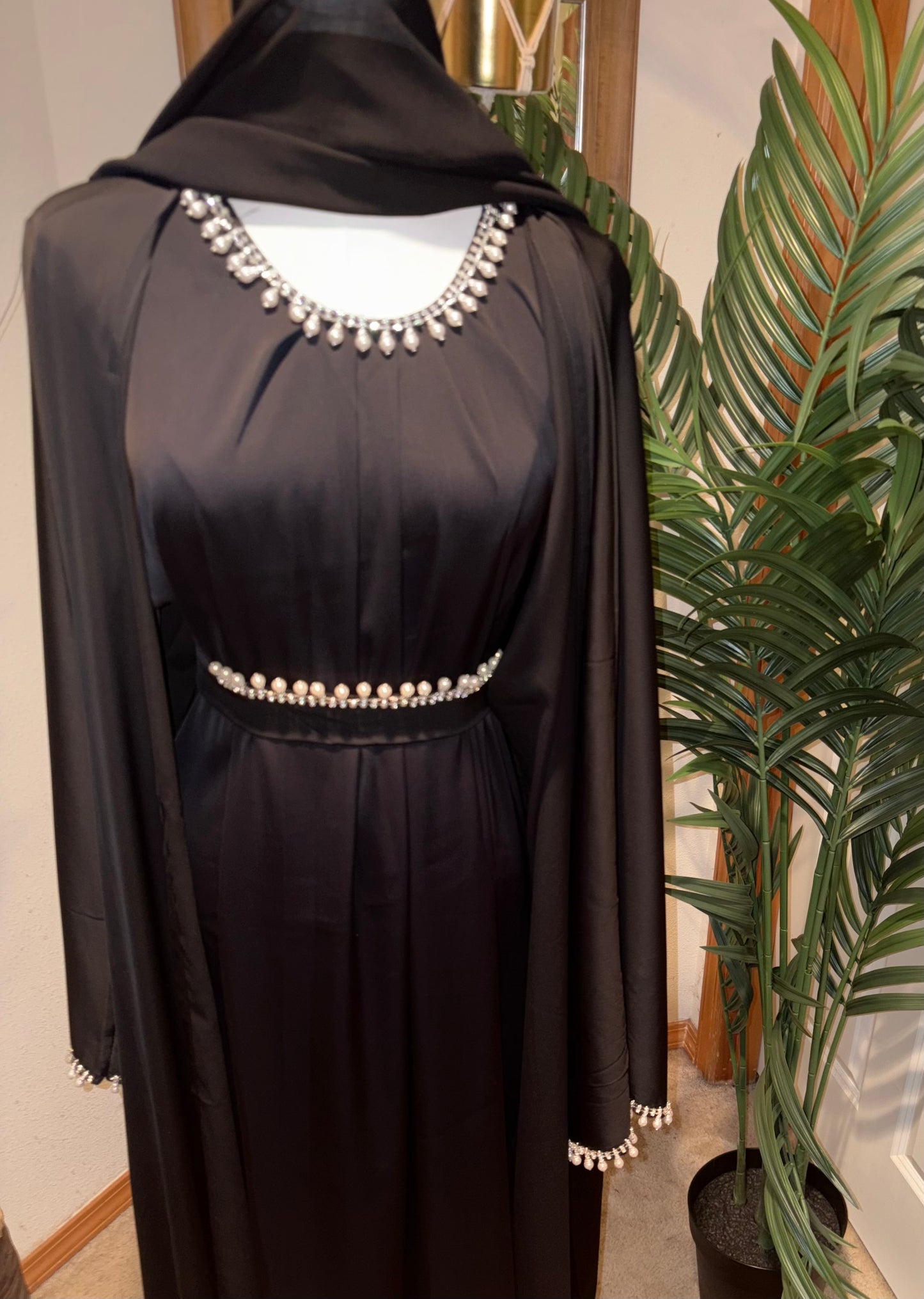 Elora Pearl Abaya: Black shade