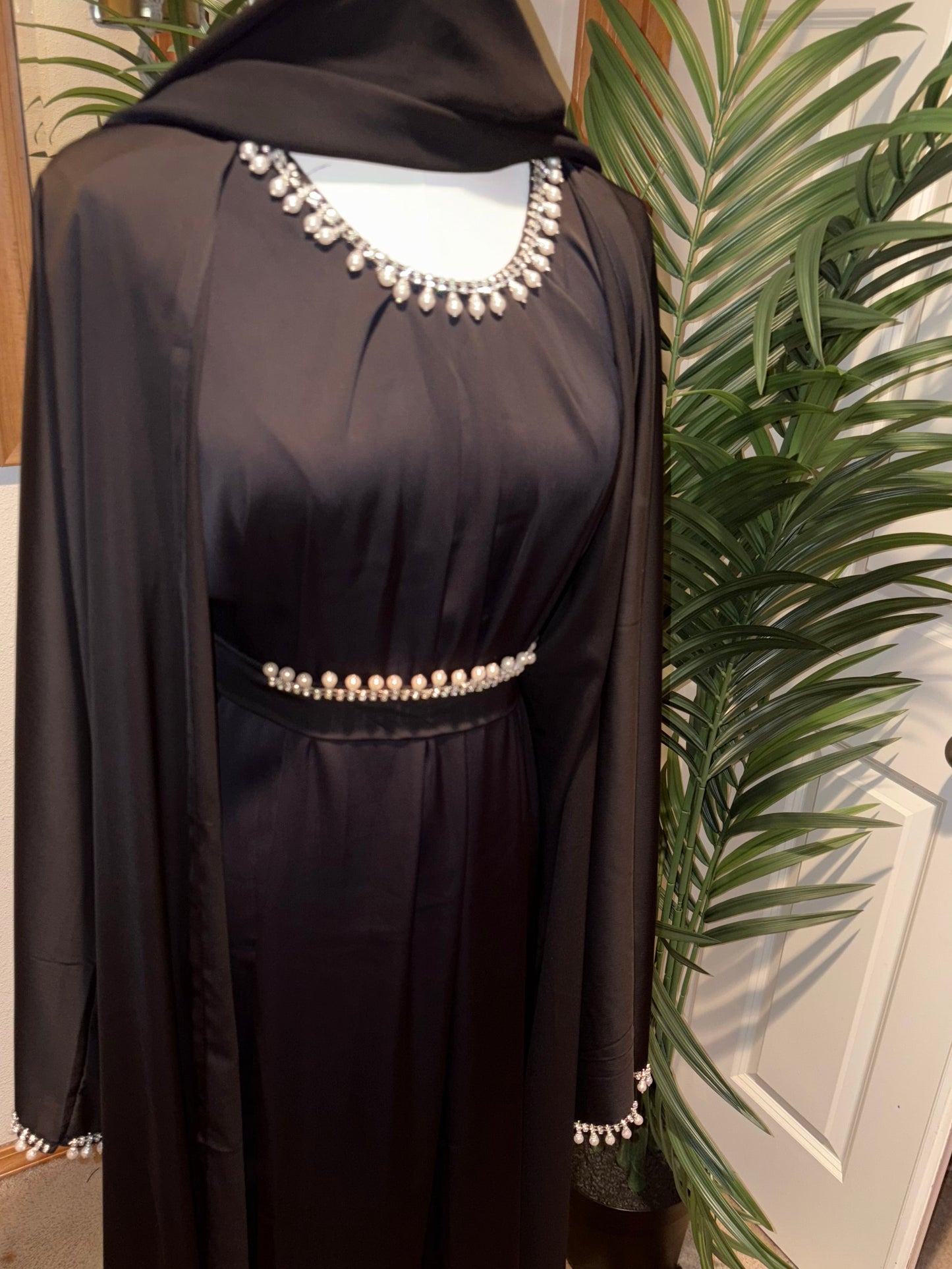Elora Pearl Abaya: Black shade