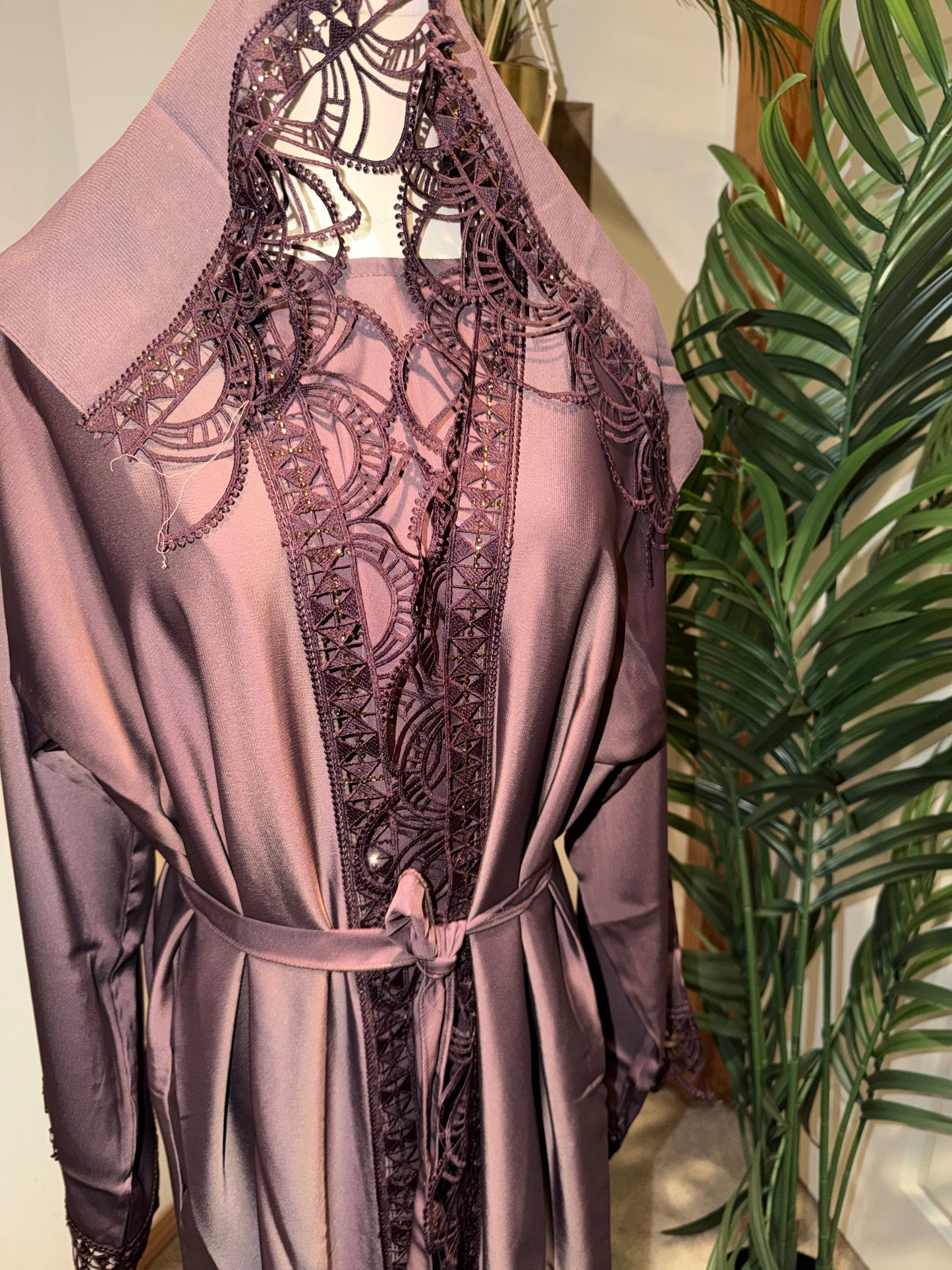 Saphrina Lace Abaya: Mauve